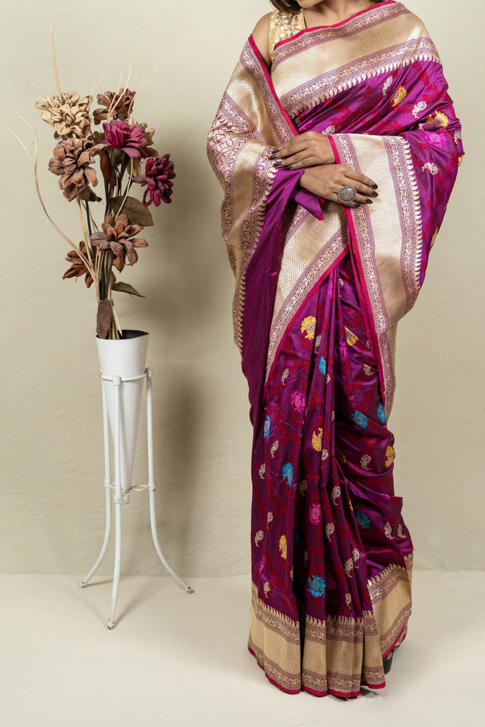 Elegant Purple Banarasi Handloom Meenakari Pure Katan Silk Jangla Kadwa Weaved Saree - Luxurion World