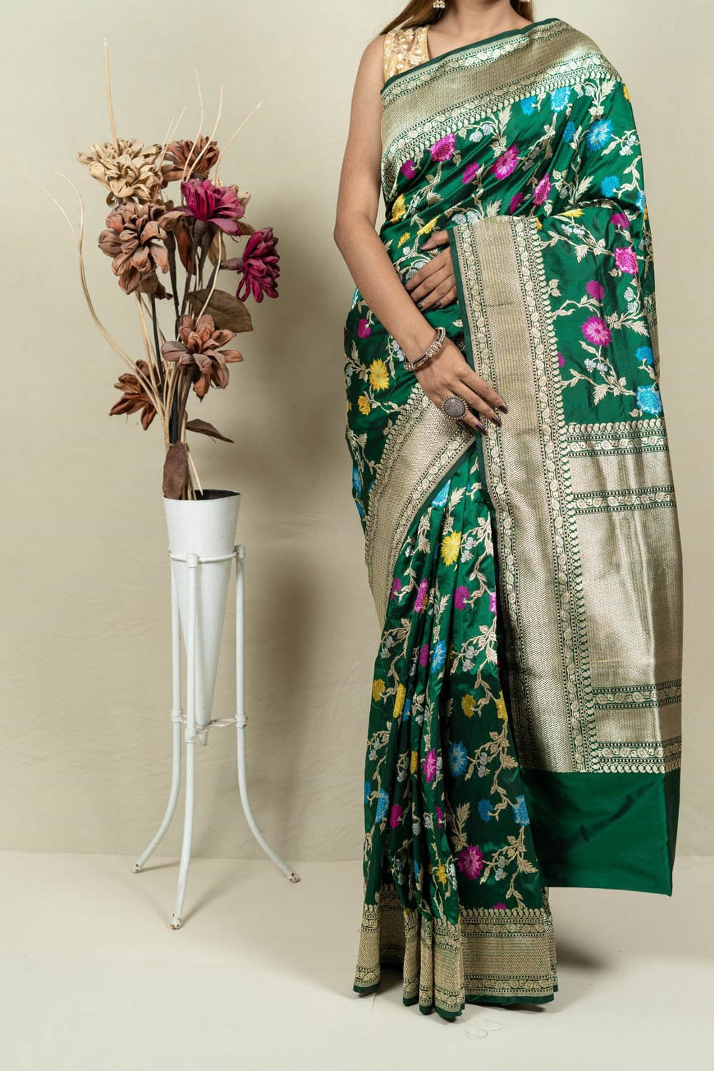 Elegant Green Banarasi Handloom Meenakari Pure Katan Silk Jangla Kadwa Weaved Saree - Luxurion World