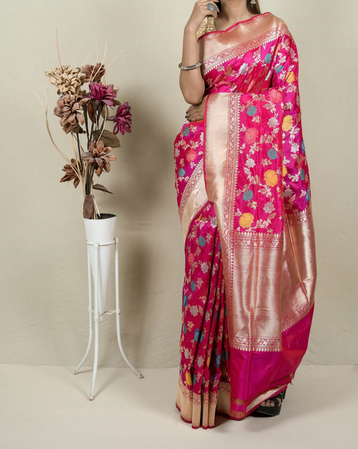 Elegant Pink Banarasi Handloom Meenakari Pure Katan Silk Jangla Kadwa Weaved Saree - Luxurion World