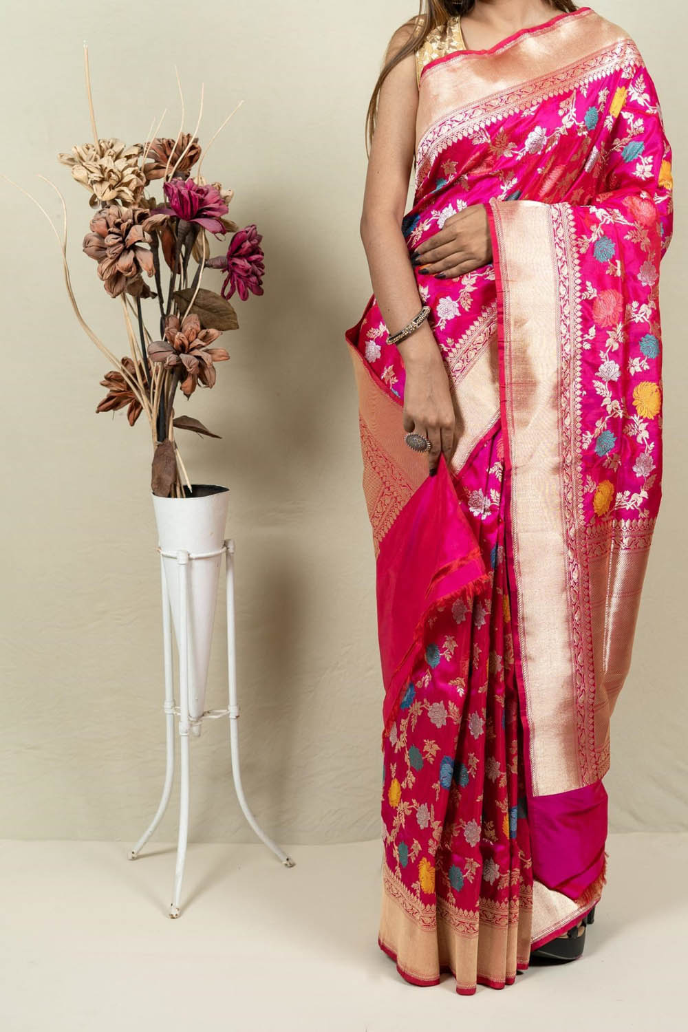 Elegant Pink Banarasi Handloom Meenakari Pure Katan Silk Jangla Kadwa Weaved Saree - Luxurion World
