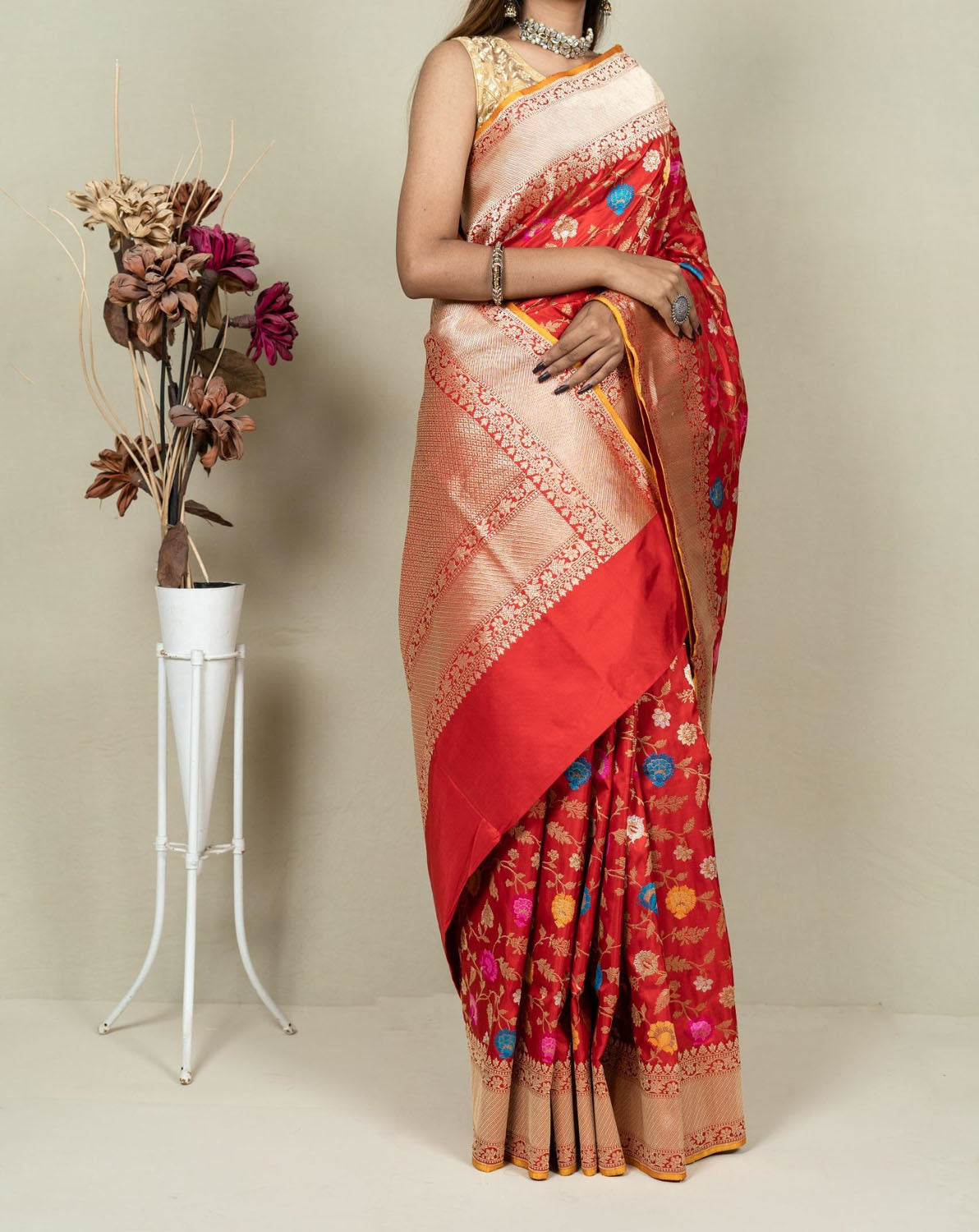 Exquisite Red Banarasi Handloom Meenakari Pure Katan Silk Jangla Kadwa Weaved Saree - Luxurion World