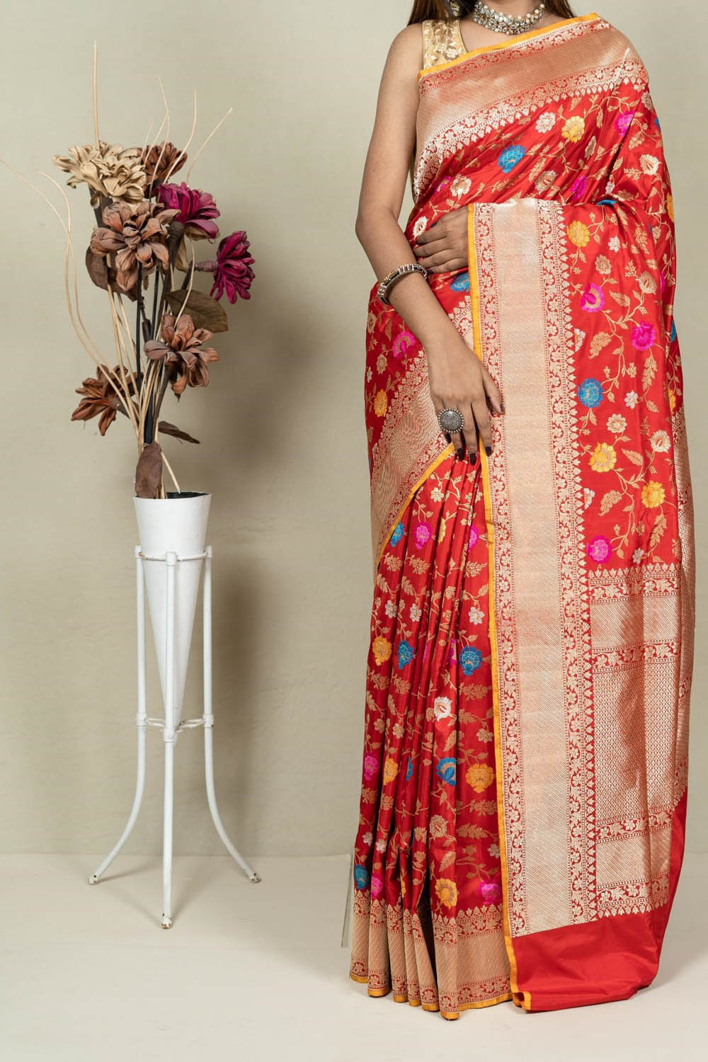 Exquisite Red Banarasi Handloom Meenakari Pure Katan Silk Jangla Kadwa Weaved Saree - Luxurion World