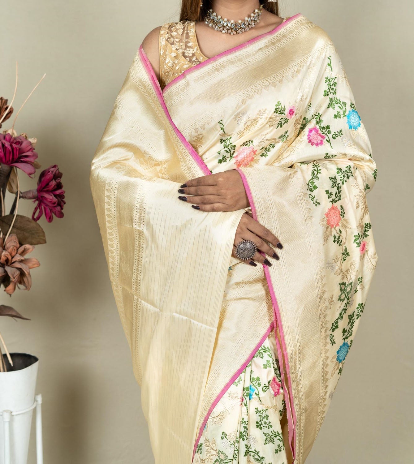 Elegant Pastel Banarasi Handloom Meenakari Pure Katan Silk Jangla Kadwa Weaved Saree - Luxurion World