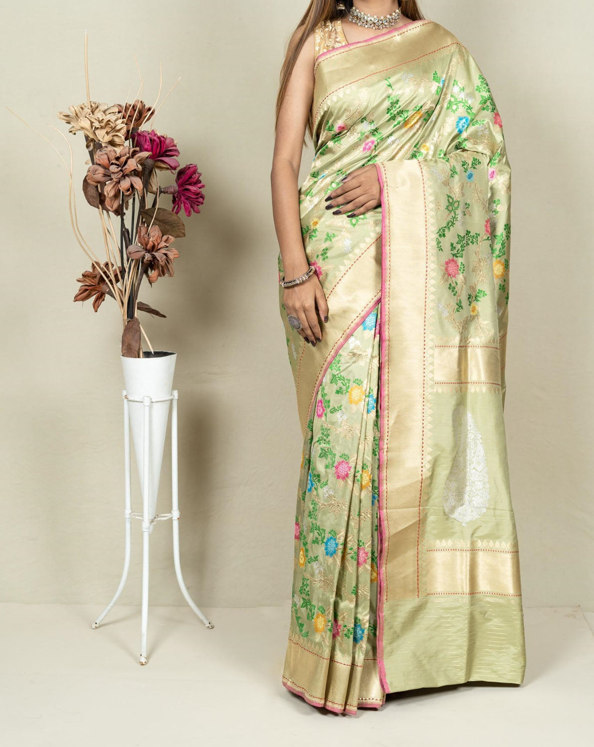 Exquisite Green Banarasi Handloom Meenakari Pure Katan Silk Jangla Kadwa Weaved Saree - Luxurion World