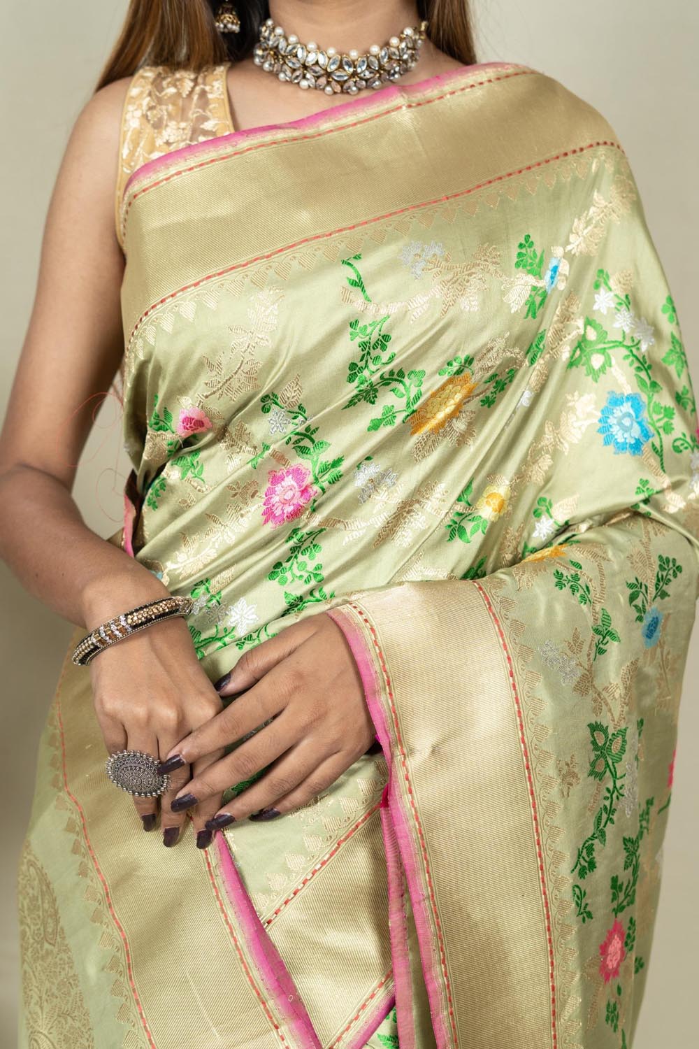 Exquisite Green Banarasi Handloom Meenakari Pure Katan Silk Jangla Kadwa Weaved Saree - Luxurion World