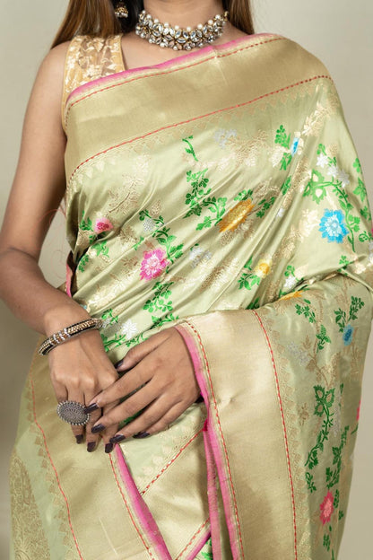 Exquisite Green Banarasi Handloom Meenakari Pure Katan Silk Jangla Kadwa Weaved Saree - Luxurion World