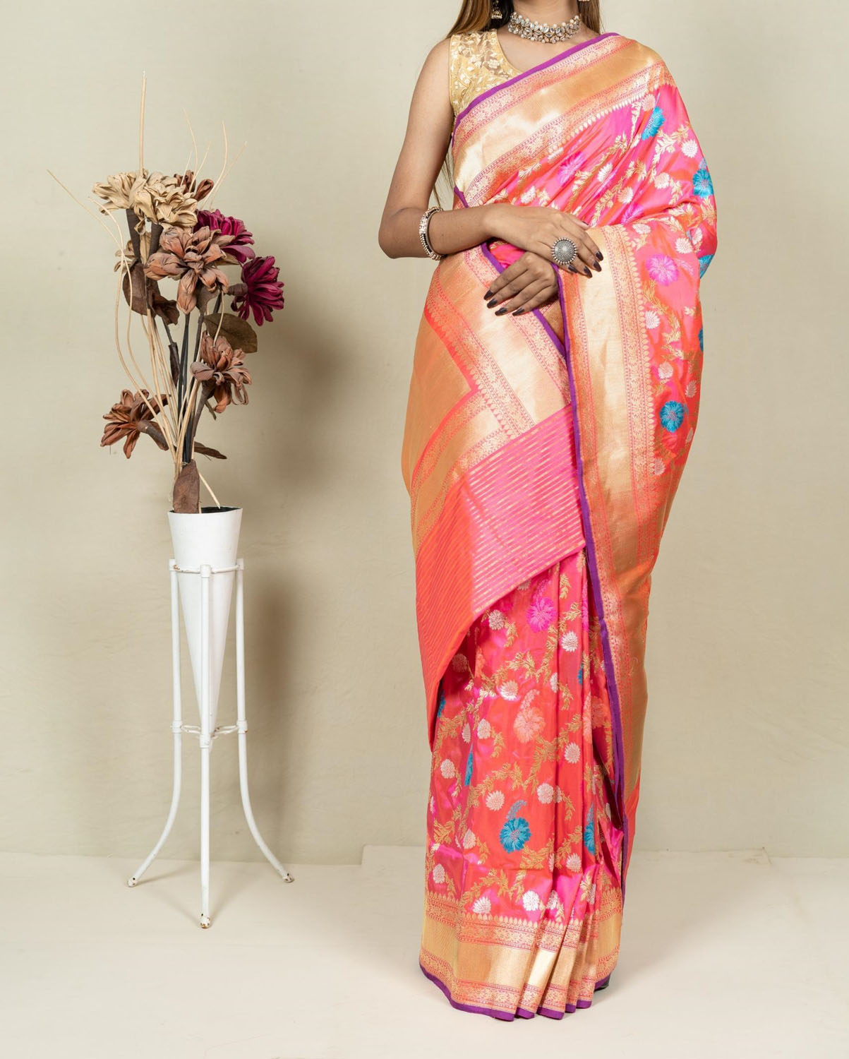 Elegant Pink Banarasi Handloom Meenakari Pure Katan Silk Jangla Kadwa Weaved Saree - Luxurion World