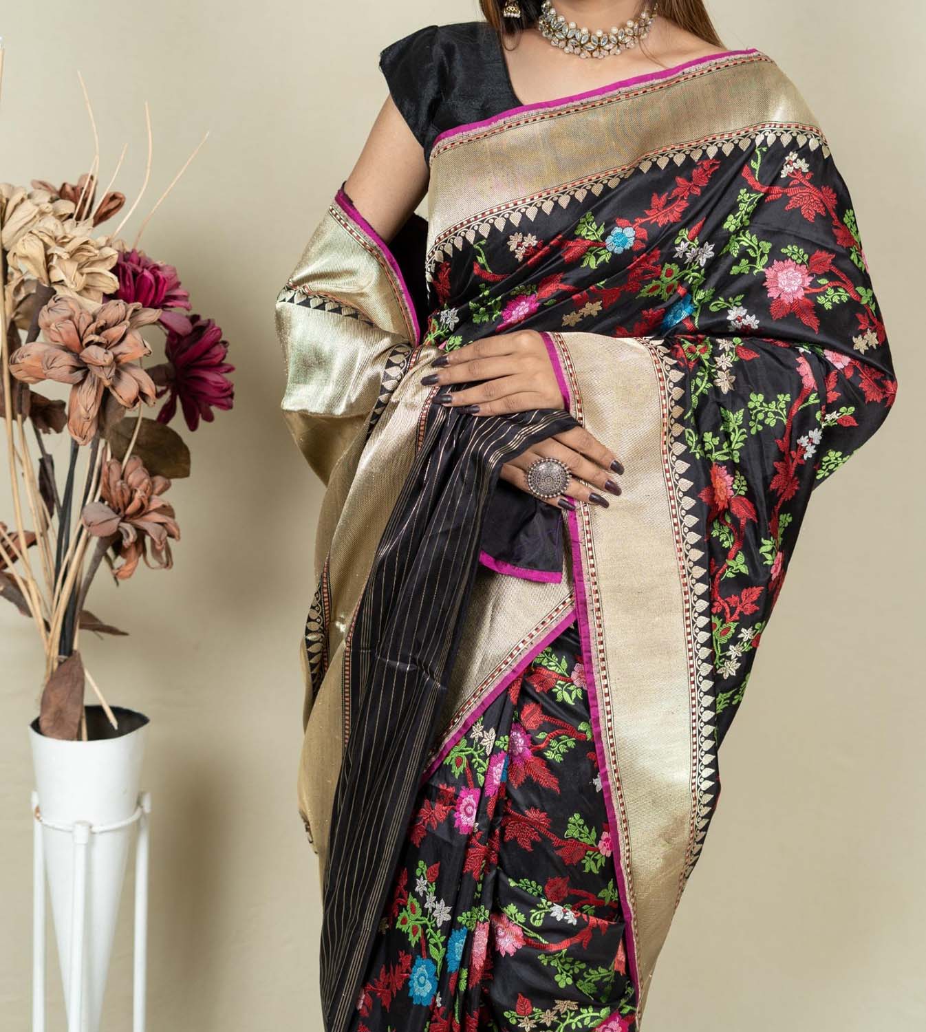 Elegant Black Banarasi Handloom Meenakari Pure Katan Silk Jangla Kadwa Weaved Saree - Luxurion World