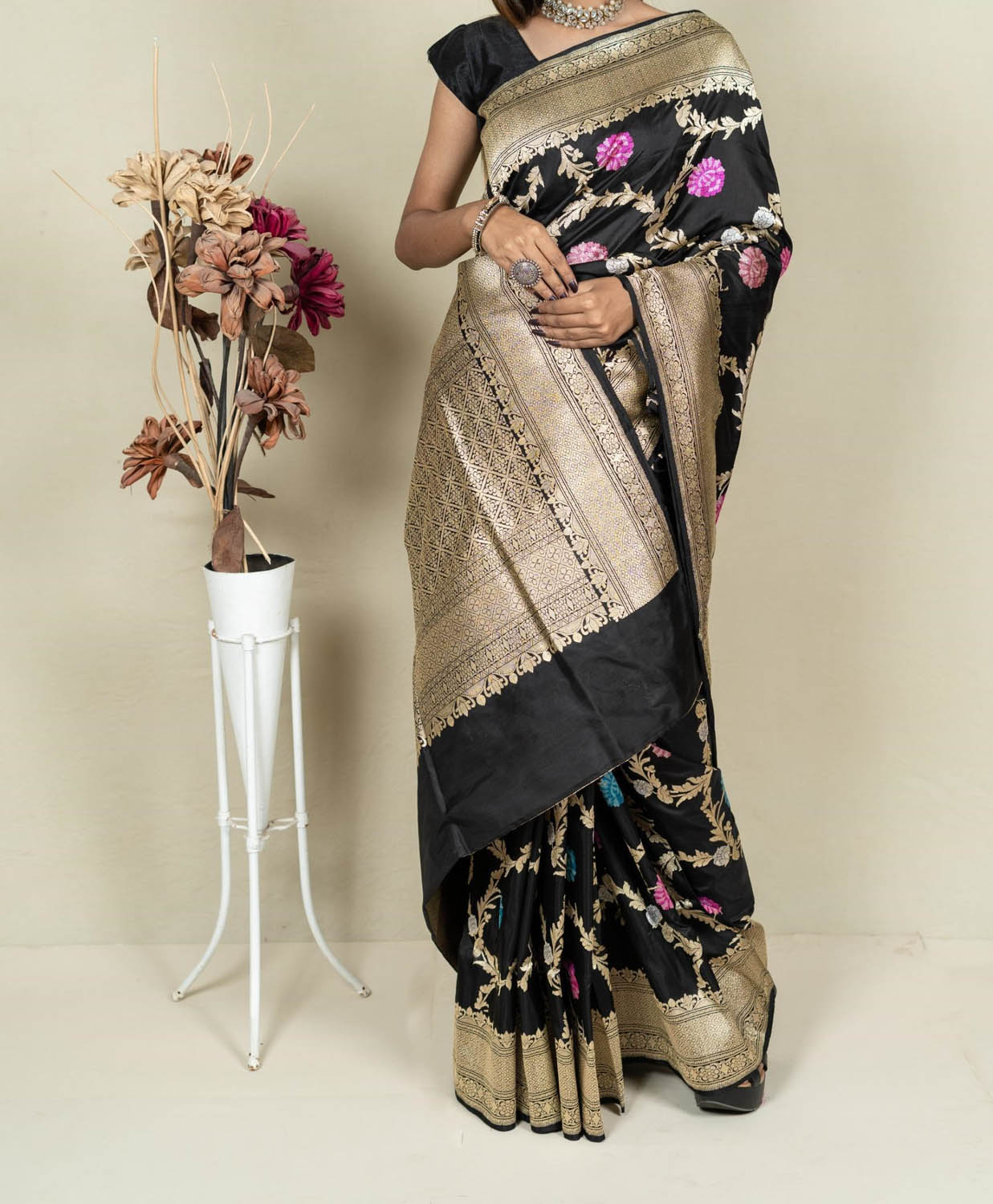 Elegant Black Banarasi Handloom Meenakari Pure Katan Silk Jangla Kadwa Weaved Saree - Luxurion World