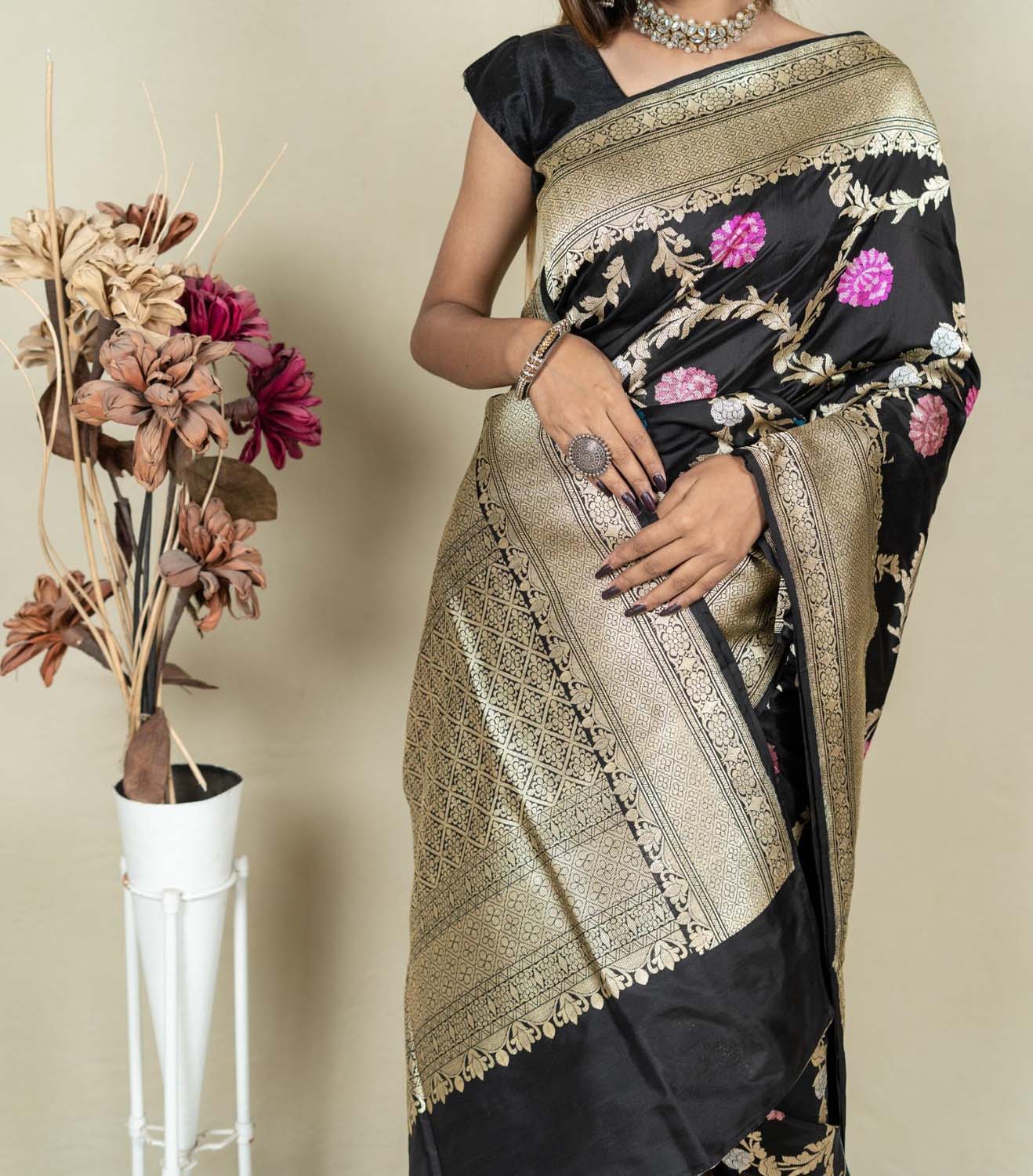 Elegant Black Banarasi Handloom Meenakari Pure Katan Silk Jangla Kadwa Weaved Saree - Luxurion World