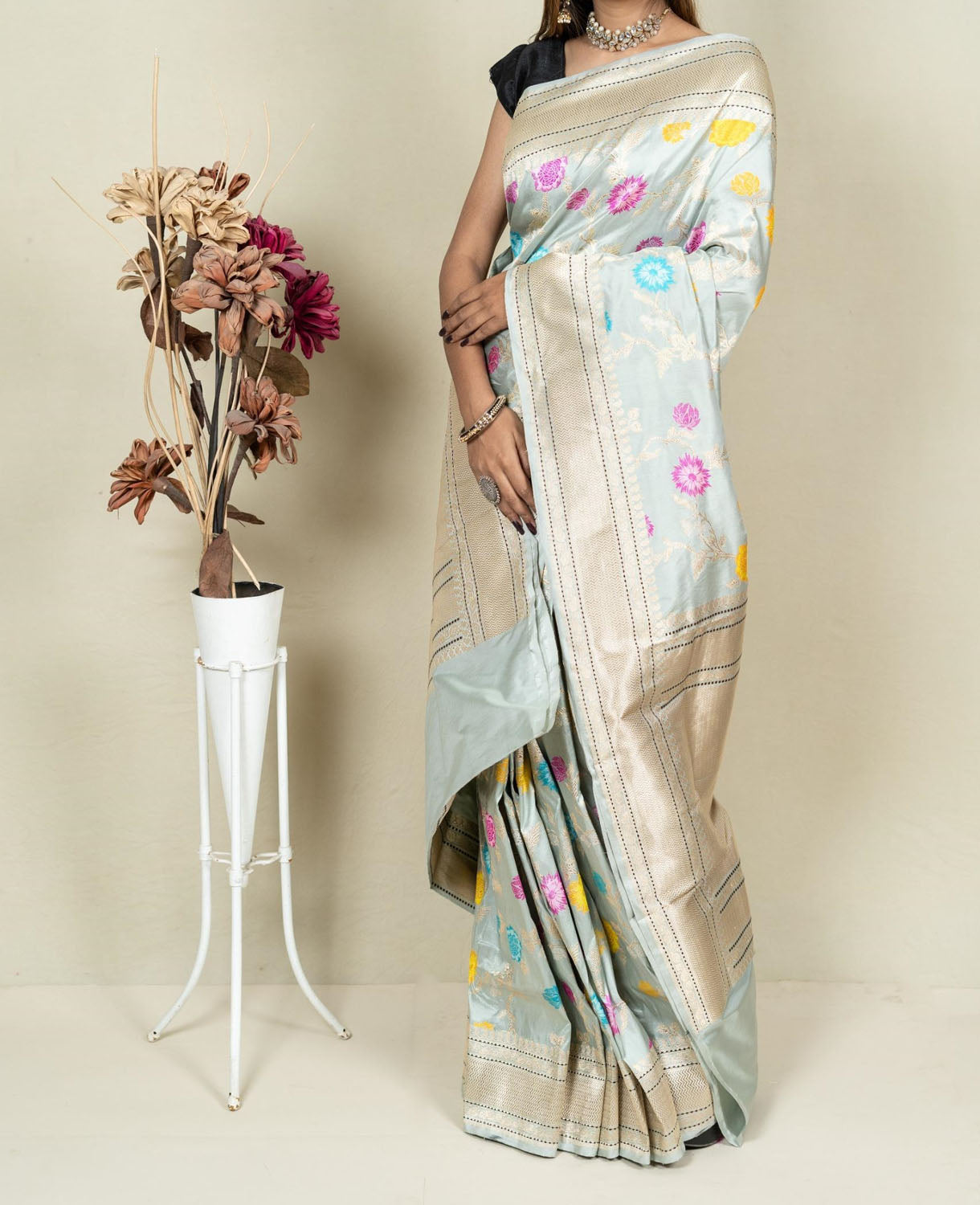 Elegant Grey Banarasi Handloom Meenakari Pure Katan Silk Jangla Kadwa Weaved Saree - Luxurion World