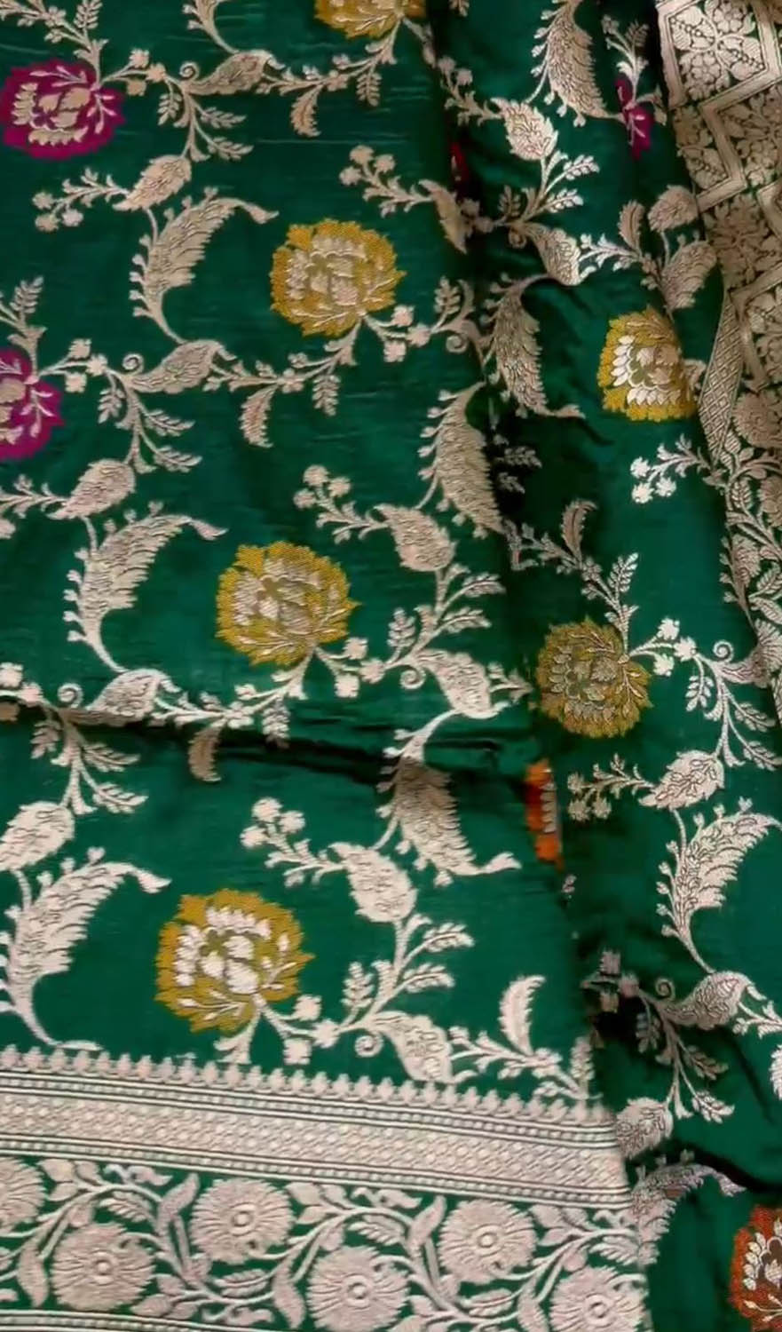 Exquisite Green Banarasi Handloom Meenakari Pure Katan Silk Weaved Jaal Work Saree - Luxurion World