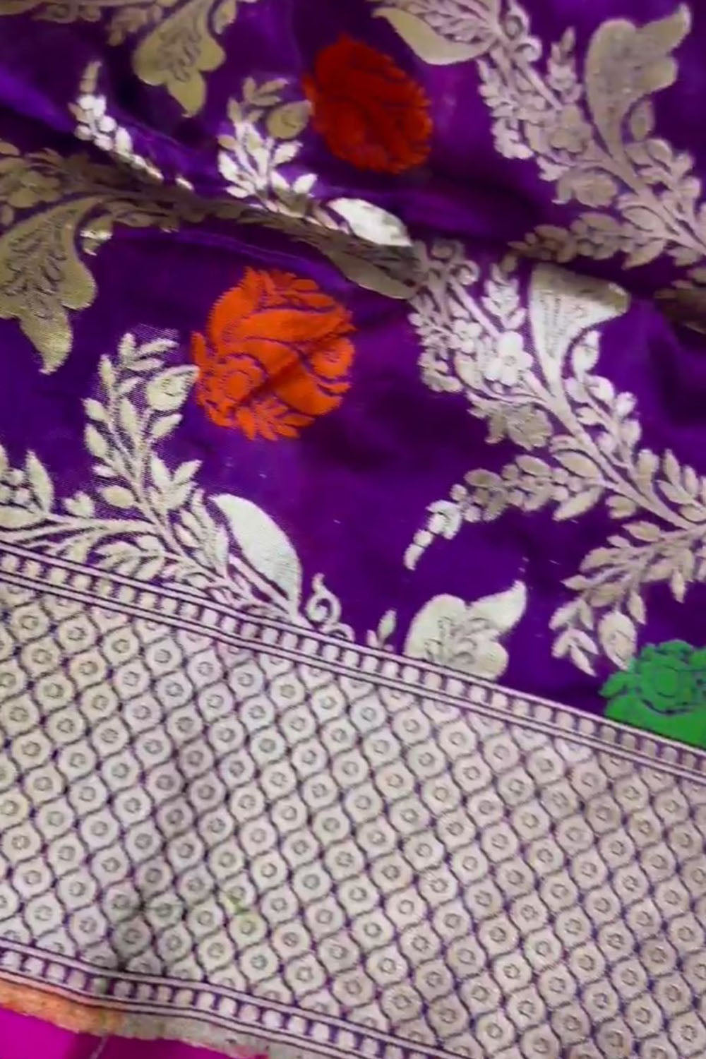 Elegant Purple Banarasi Handloom Meenakari Pure Katan Silk Weaved Jaal Work Saree - Luxurion World