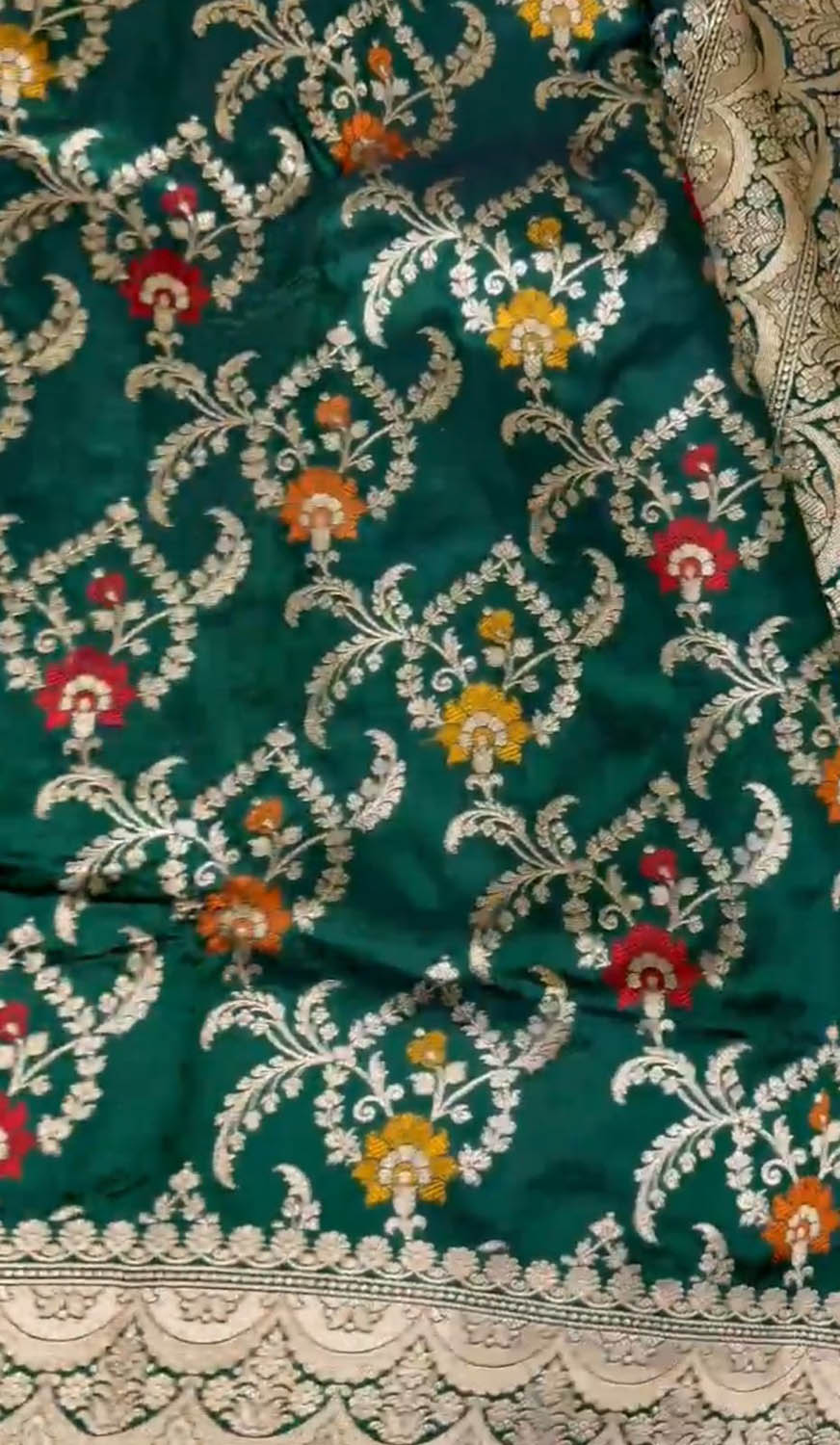 Elegant Green Banarasi Handloom Meenakari Pure Katan Silk Weaved Jaal Work Saree - Luxurion World