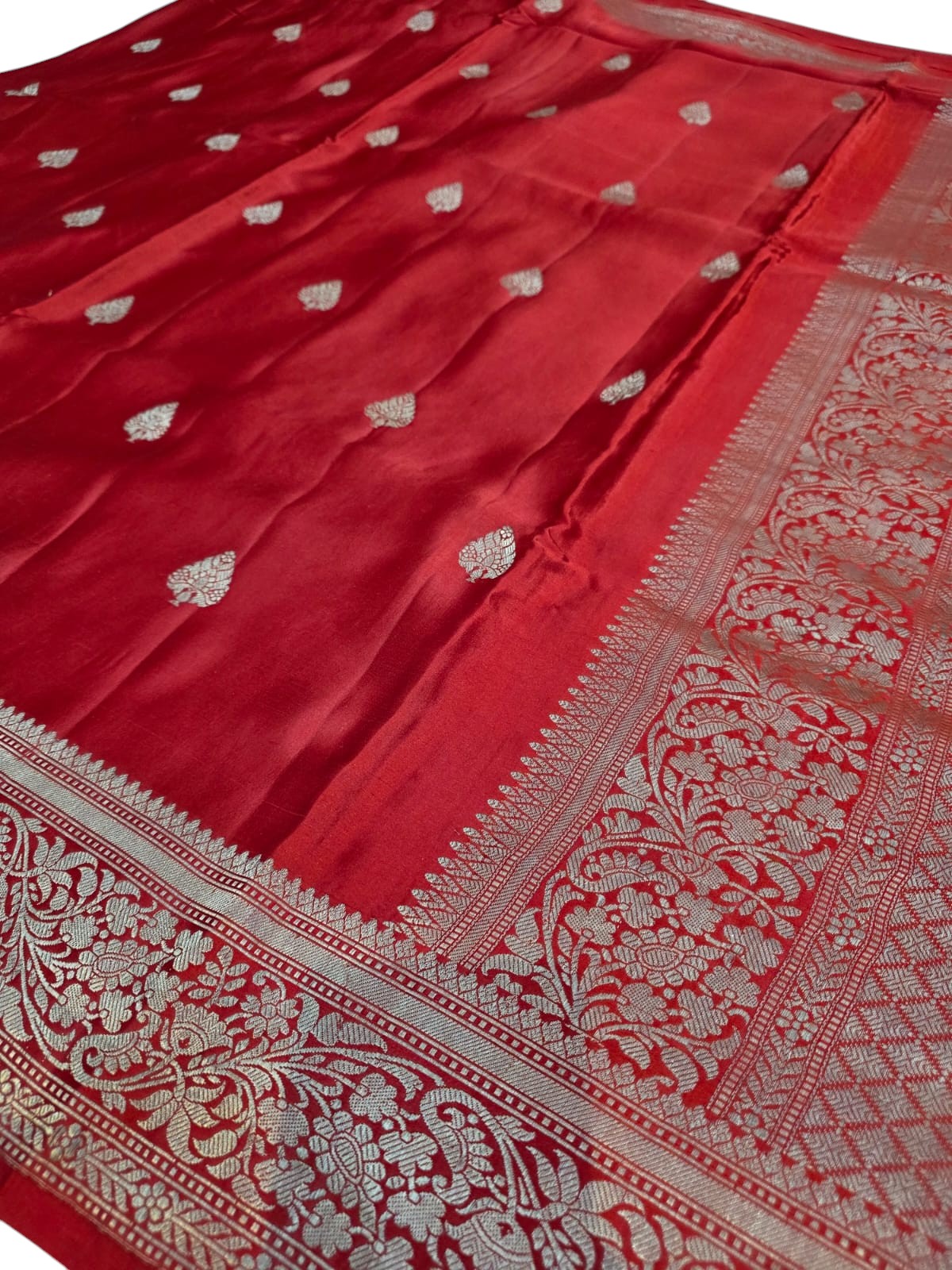 Red Handloom Banarasi Pure Mashru Silk Saree - Luxurion World