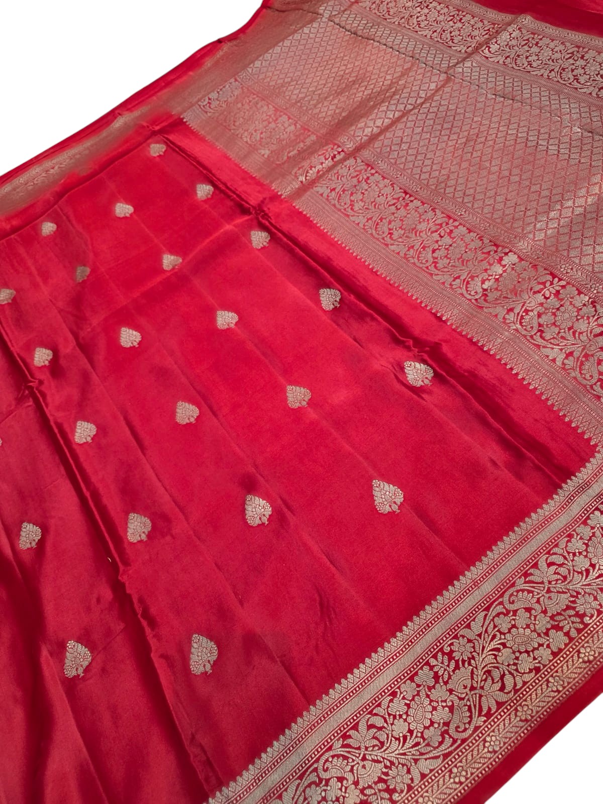 Red Handloom Banarasi Pure Mashru Silk Saree - Luxurion World