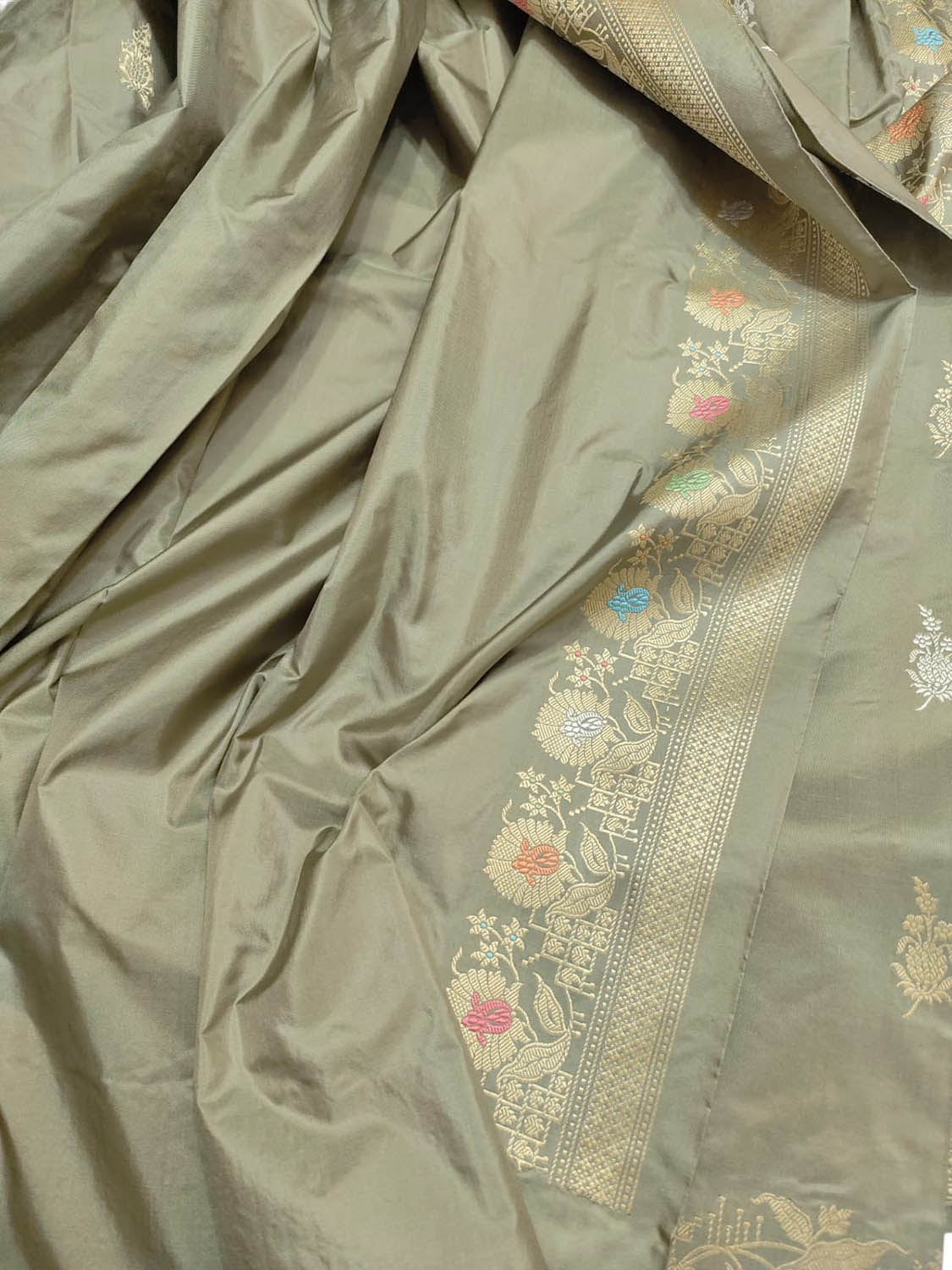 Grey Banarasi Handloom Pure Katan Silk Kadwa Meenakari Saree - Luxurion World