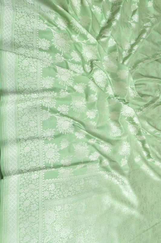 Exquisite Green Banarasi Handloom Silk Saree with Silver Zari - Luxurion World