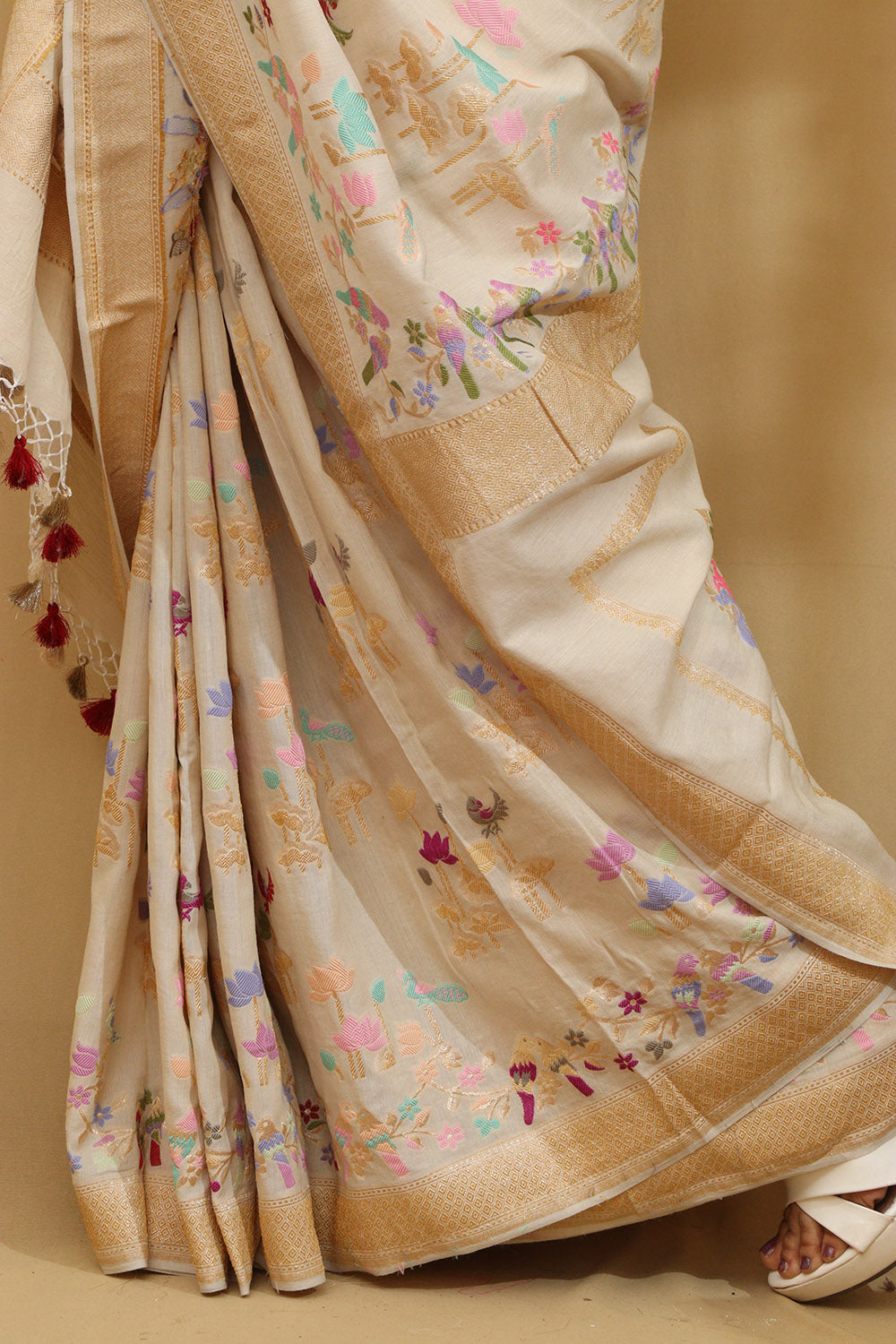 Dyeable Handloom Banarasi Pure Moonga Silk Meenakari Saree - Luxurion World