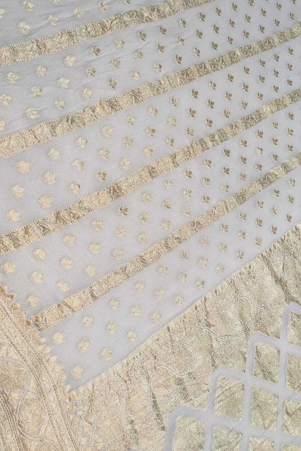Stunning Dyeable Handloom Banarasi Pure Georgette Saree - Luxurion World