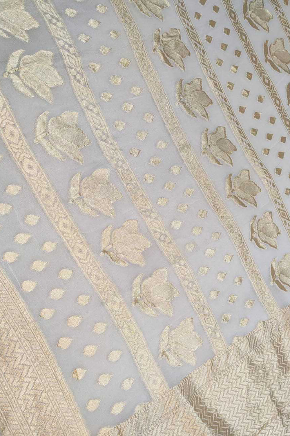 Stunning Dyeable Handloom Banarasi Pure Georgette Saree - Luxurion World