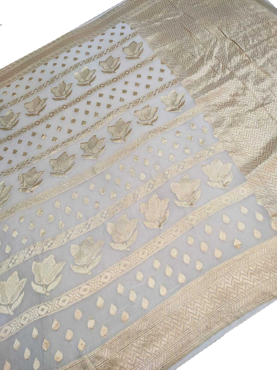 Stunning Dyeable Handloom Banarasi Pure Georgette Saree - Luxurion World