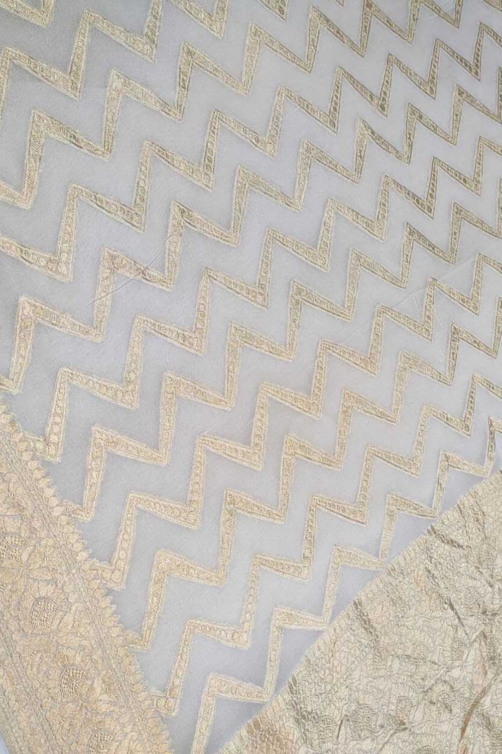 Stunning Dyeable Handloom Banarasi Pure Georgette Saree - Luxurion World