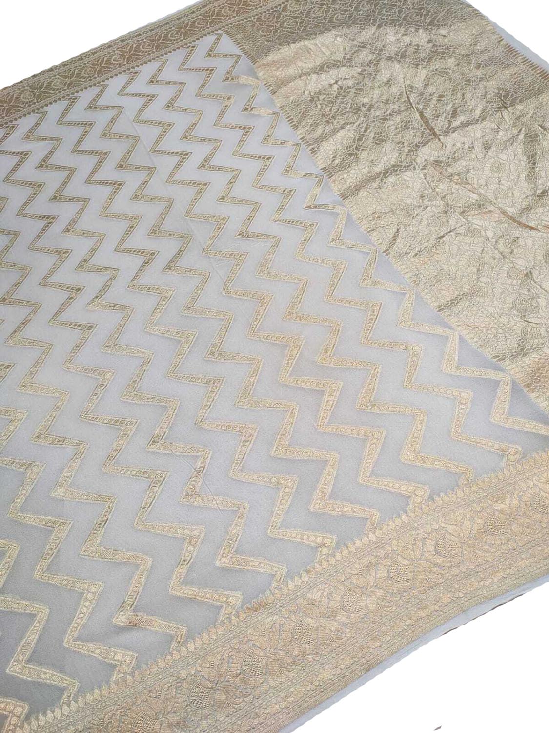 Stunning Dyeable Handloom Banarasi Pure Georgette Saree - Luxurion World