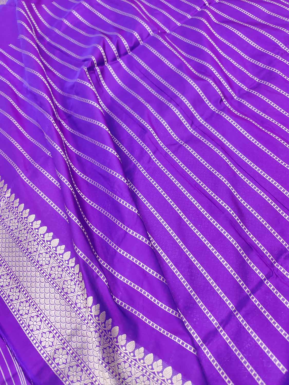 Purple Banarasi Handloom Pure Katan Silk Jaal Work Flower Design Saree - Luxurion World
