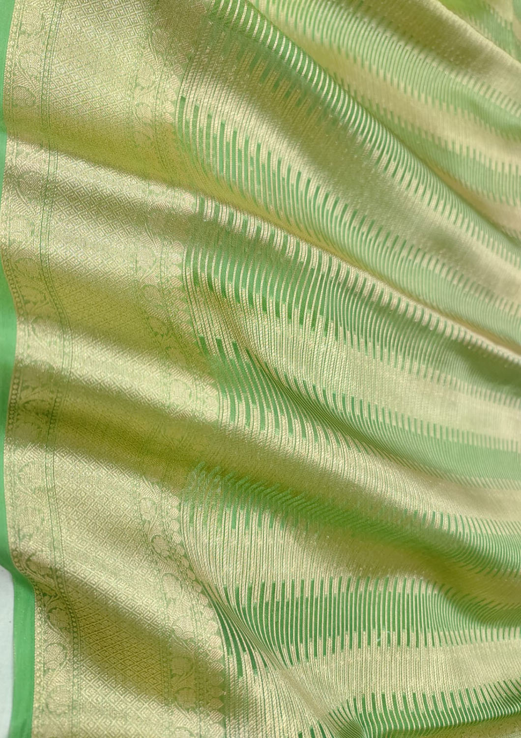 Green Banarasi Handloom Pure Tissue Silk Brocade Saree - Luxurion World