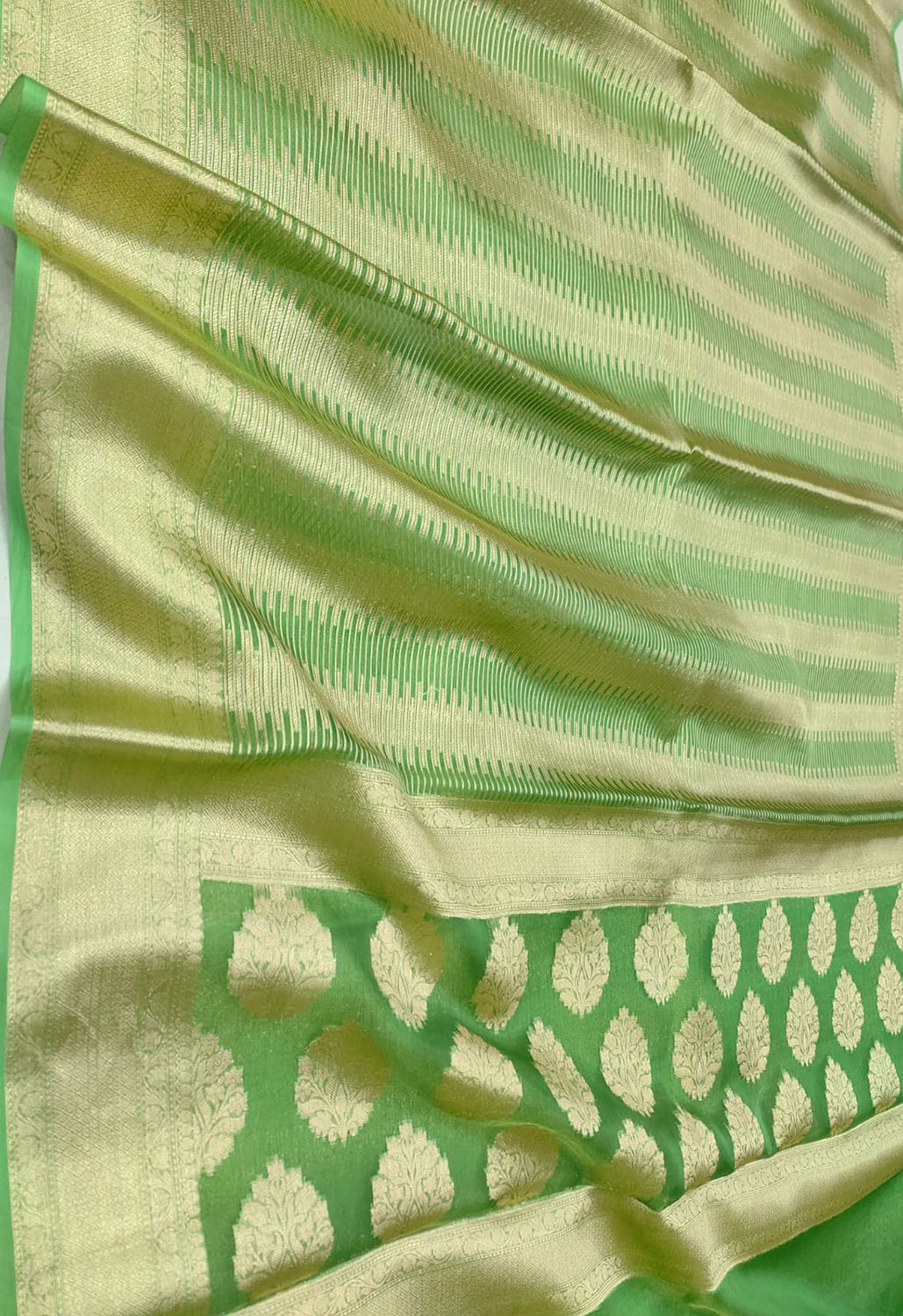 Green Banarasi Handloom Pure Tissue Silk Brocade Saree - Luxurion World