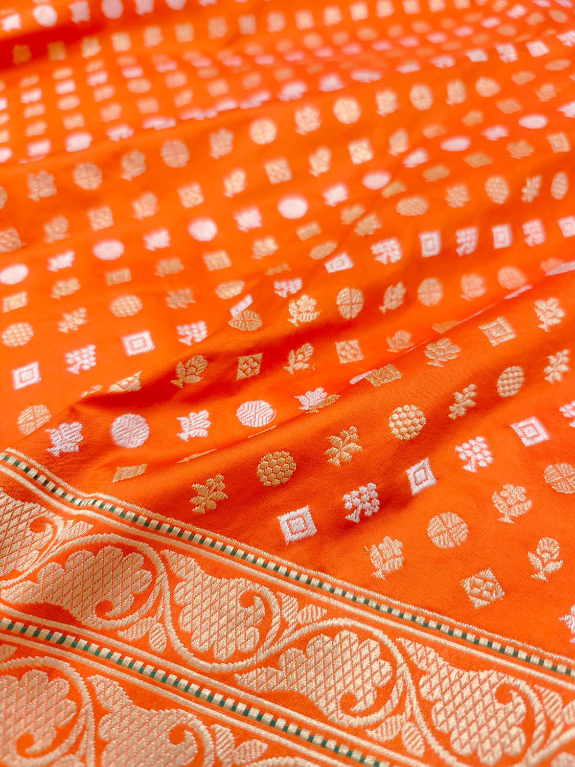 Orange Banarasi Handloom Pure Katan Silk Koniya Design Saree - Luxurion World