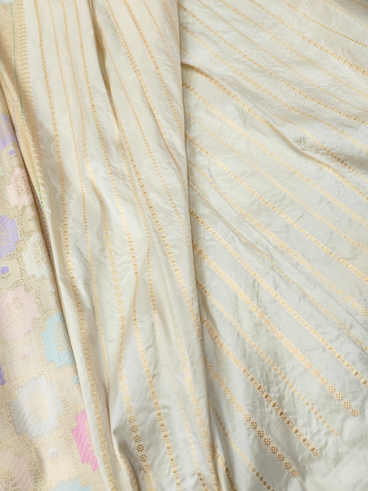 Multicolor Banarasi Handloom Pure Katan Silk Rangkat Flower Design Saree - Luxurion World