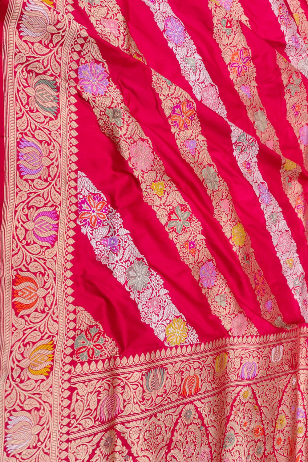 Red Banarasi Handloom Pure Katan Silk Kadwa Jangla Flower Design Meenakari Saree - Luxurion World