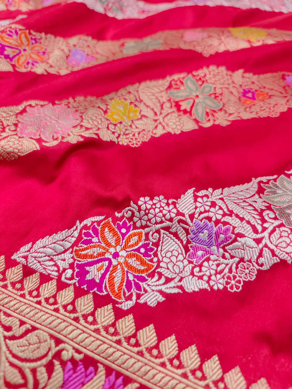 Red Banarasi Handloom Pure Katan Silk Kadwa Jangla Flower Design Meenakari Saree - Luxurion World