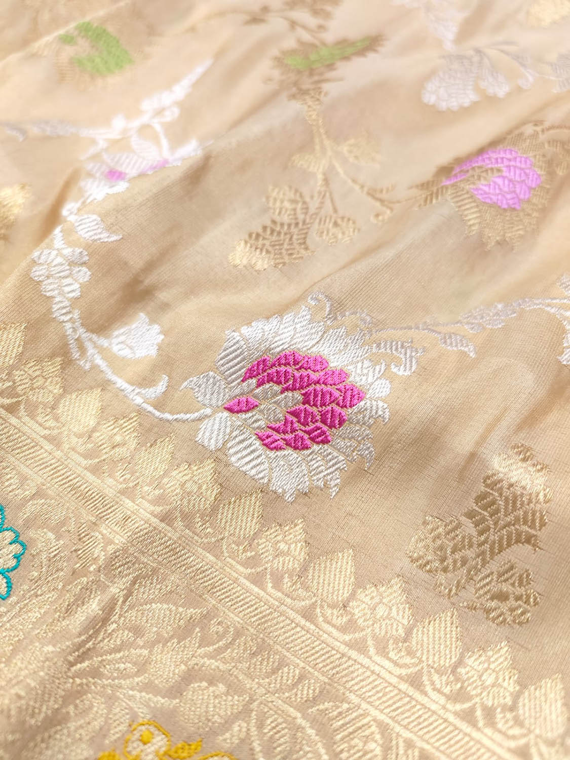 Pastel Banarasi Handloom Pure Tissue Silk Jangla Flower Design Meenakari Saree - Luxurion World