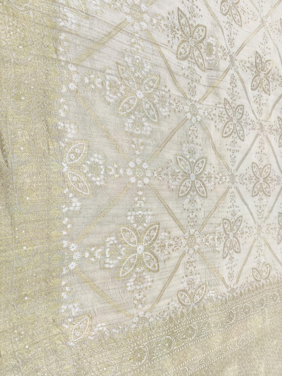 Dyeable Banarasi Handloom Pure Tussar Silk Sona Roopa Flower Design Saree - Luxurion World