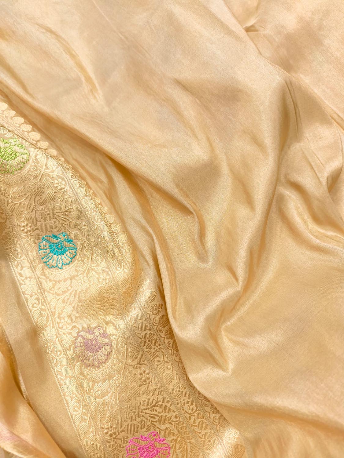 Pastel Handloom Banarasi Pure Tissue Katan Silk Flower Design Meenakari Saree - Luxurion World