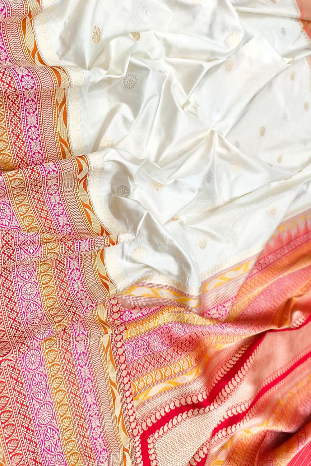 Elegant White Handloom Banarasi Pure Katan Silk Flower Design Saree - Luxurion World