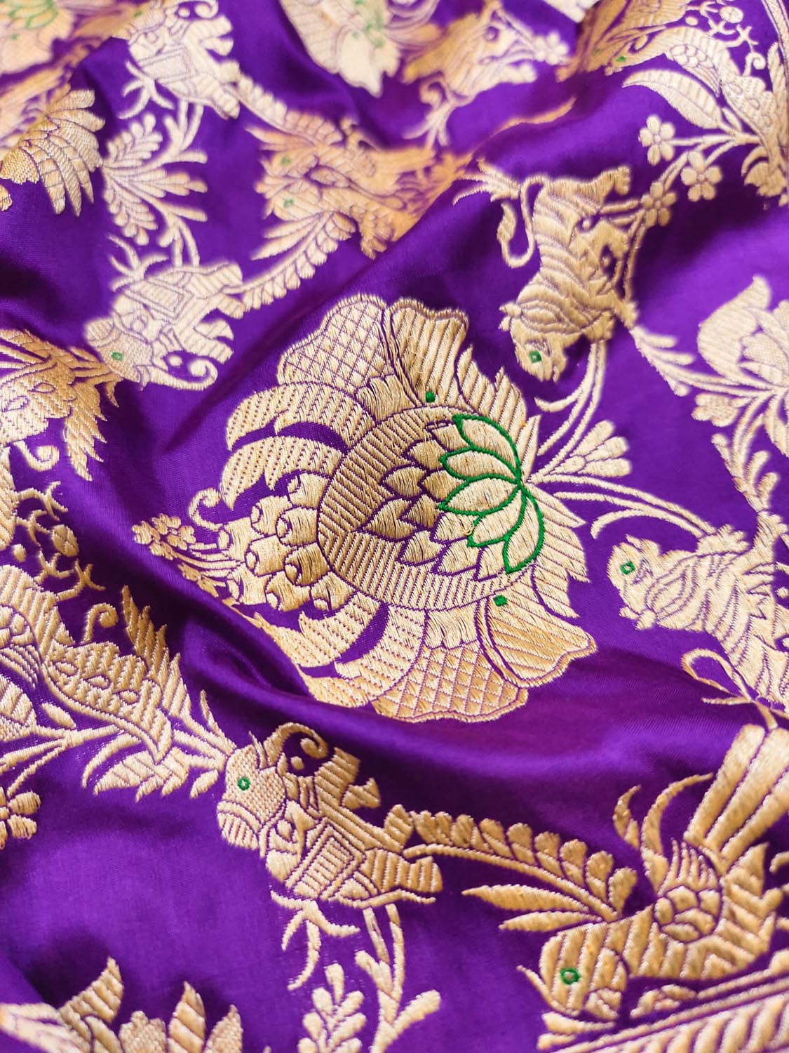 Purple Handloom Banarasi Pure Katan Silk Flower Design Meenakari Saree - Luxurion World