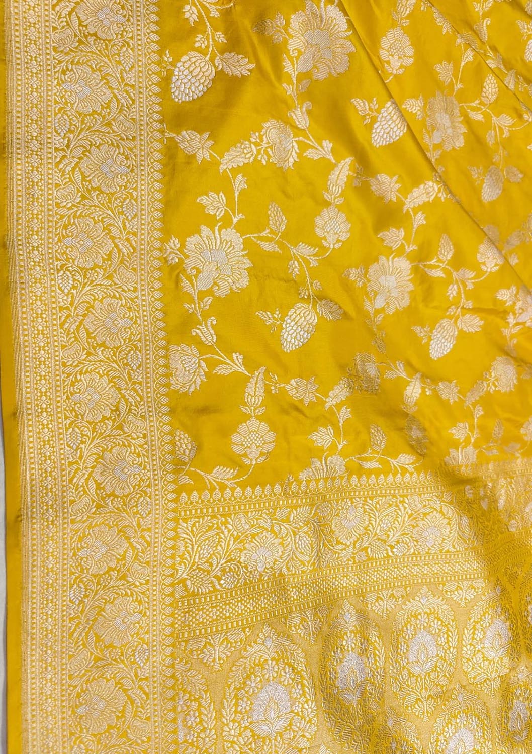 Yellow Handloom Banarasi Pure Katan Silk Flower Design Saree - Luxurion World