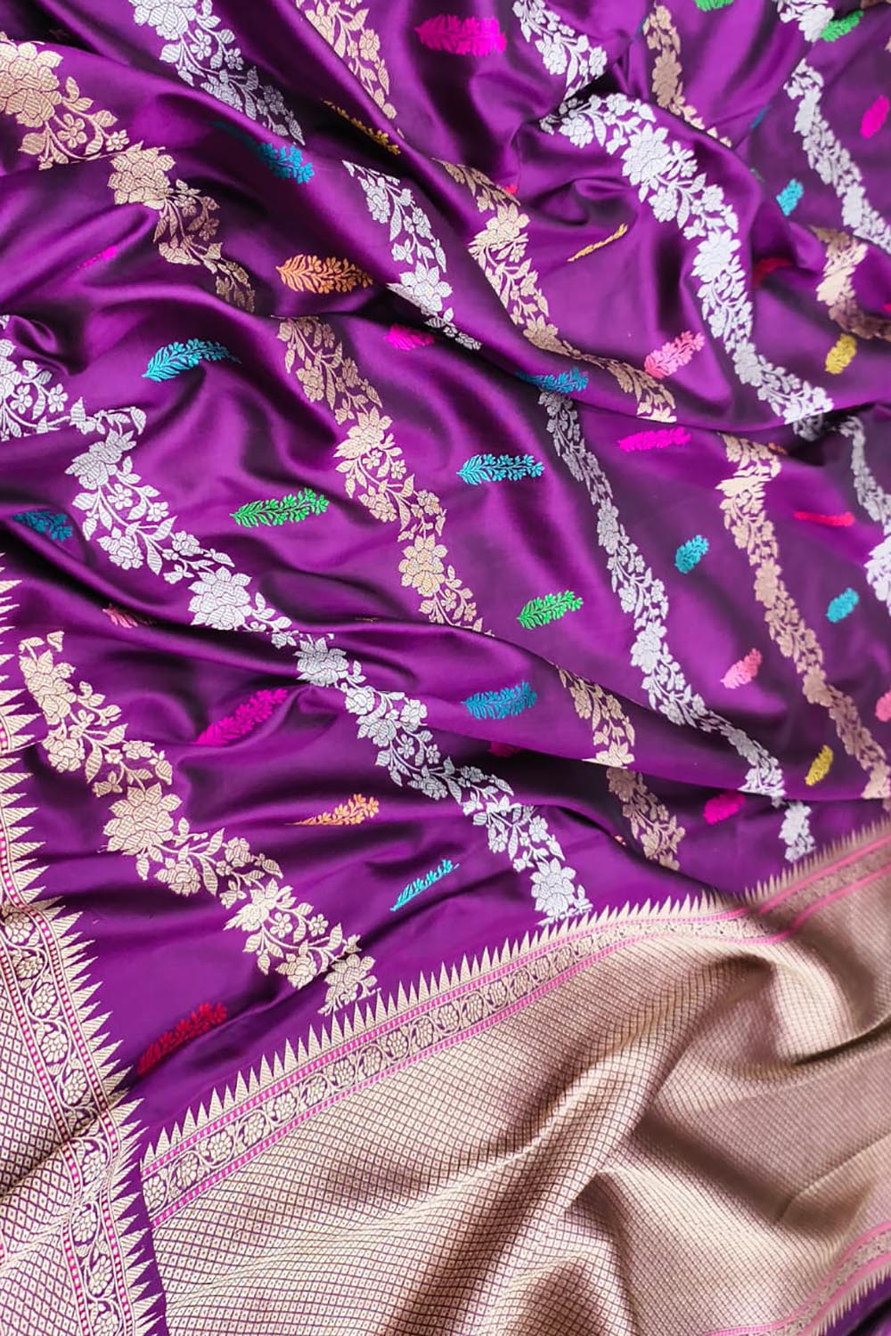 Elegant Purple Handloom Banarasi Pure Katan Silk Flower Design Saree - Luxurion World