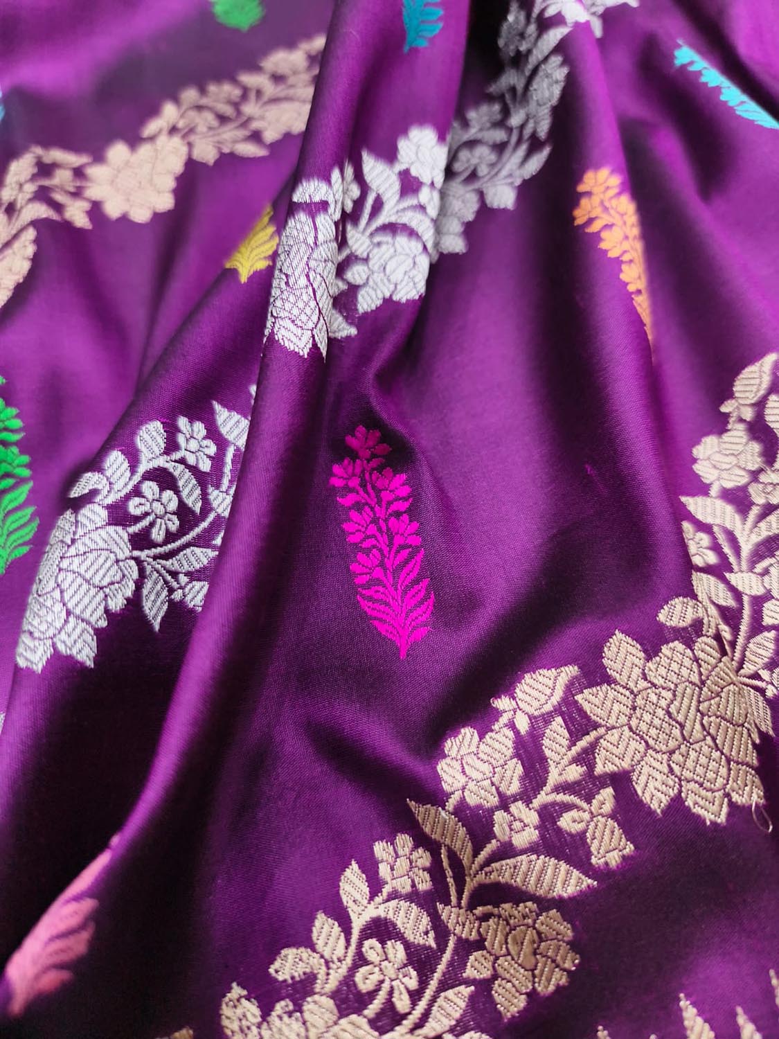 Elegant Purple Handloom Banarasi Pure Katan Silk Flower Design Saree - Luxurion World