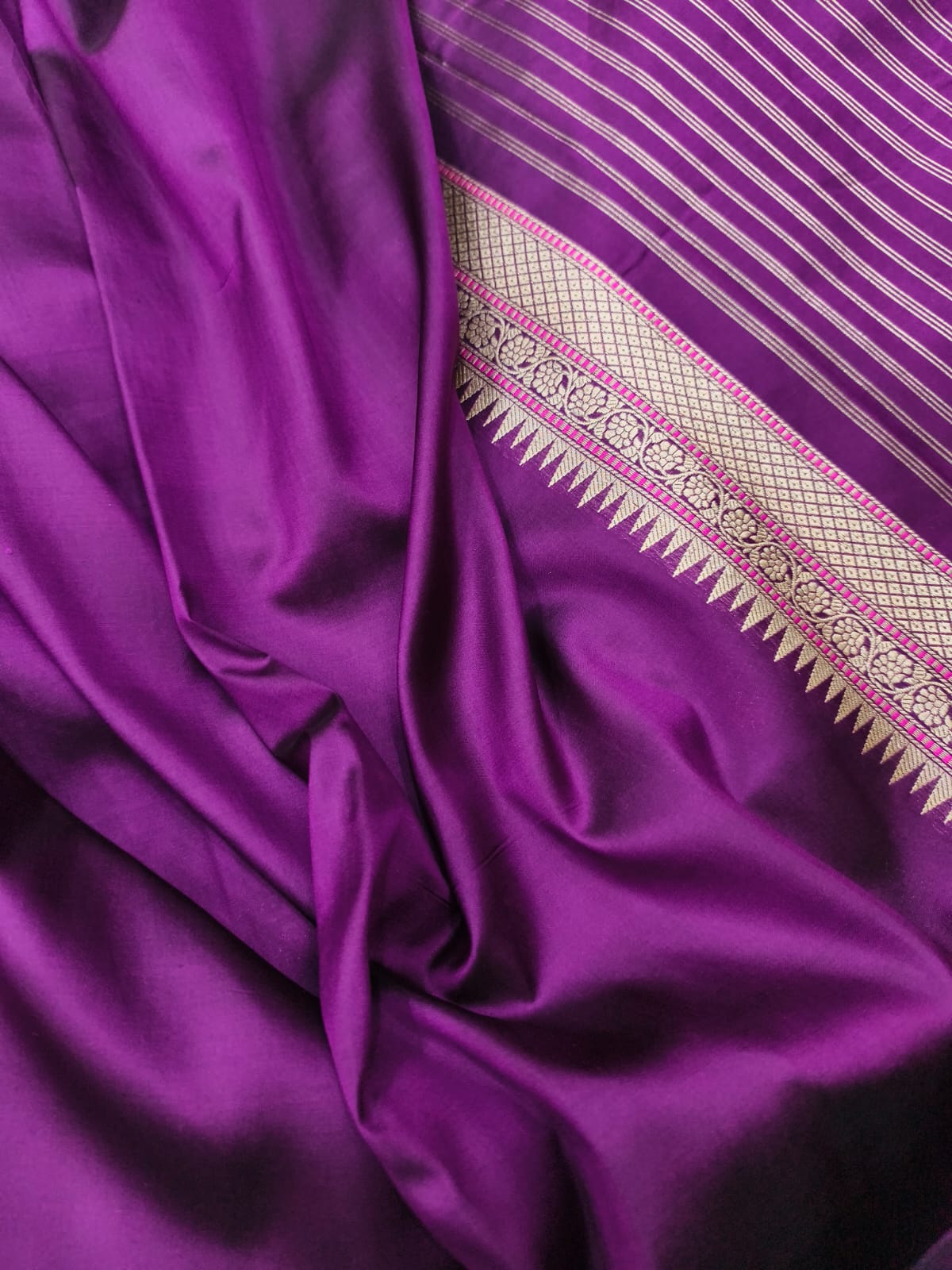 Elegant Purple Handloom Banarasi Pure Katan Silk Flower Design Saree - Luxurion World