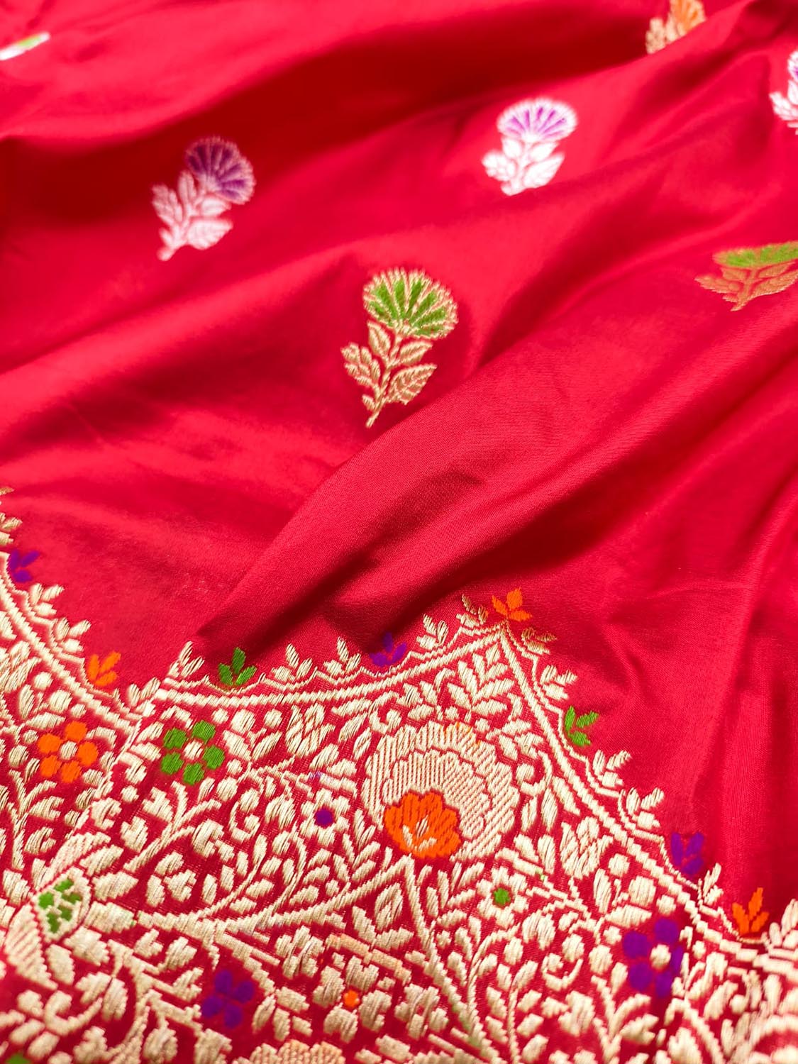 Exquisite Red Handloom Banarasi Pure Katan Silk Meenakari Flower Design Saree - Luxurion World