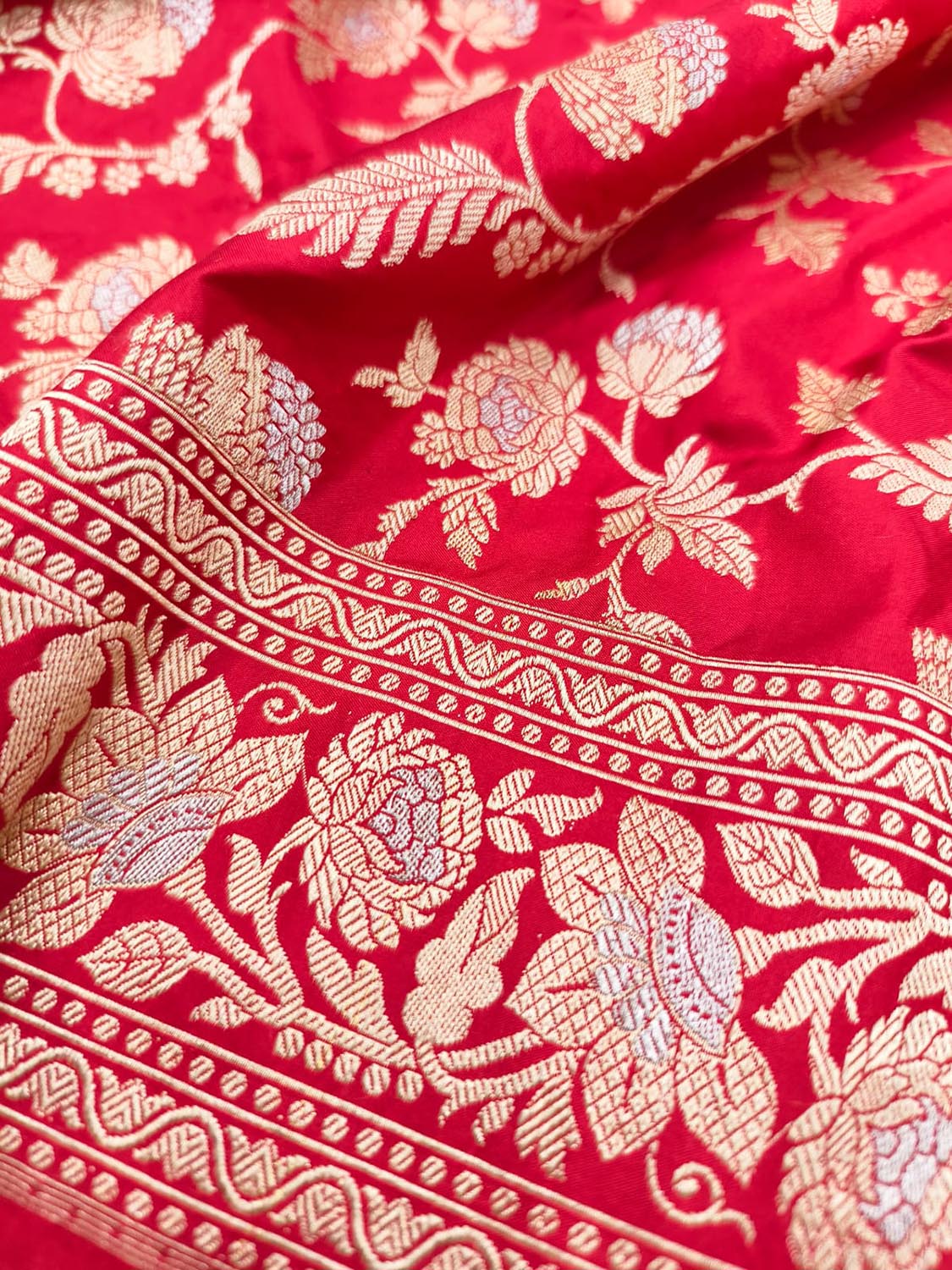 Exquisite Red Handloom Banarasi Pure Katan Silk Flower Design jaal Work Saree - Luxurion World