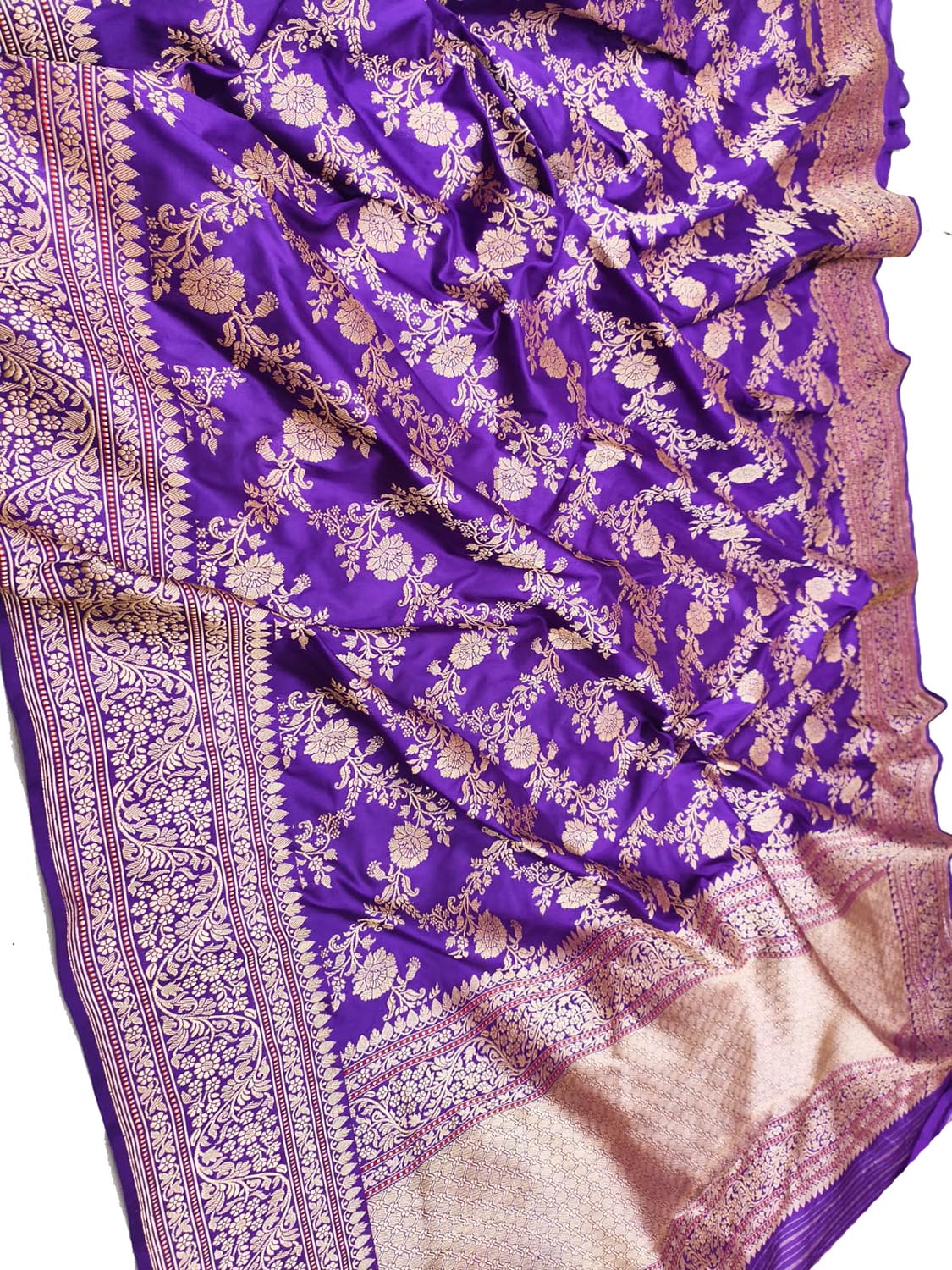 Exquisite Purple Handloom Banarasi Pure Katan Silk Flower Design jaal Work Saree - Luxurion World