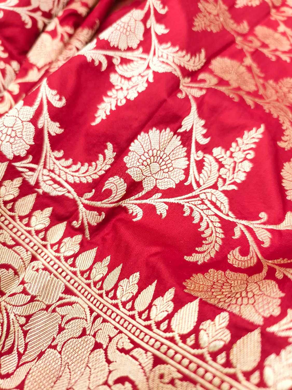 Exquisite Red Handloom Banarasi Pure Katan Silk Flower Design jaal Work Saree - Luxurion World
