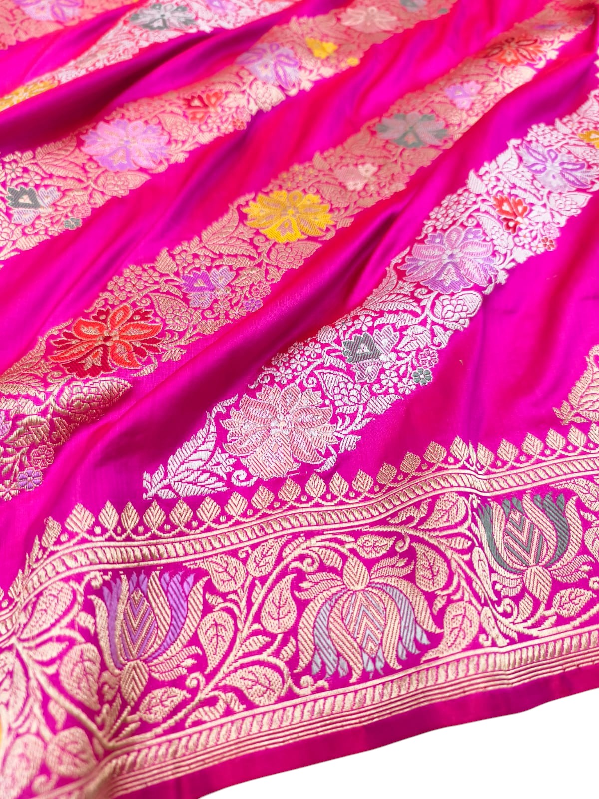 Pink Handloom Banarasi Pure Katan Silk Flower Design Meenakari Saree - Luxurion World