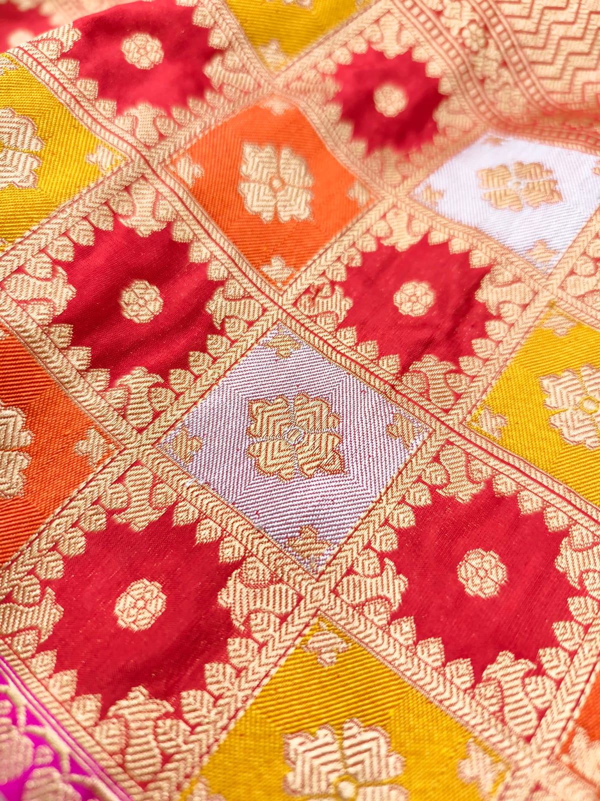 Red Handloom Banarasi Pure Katan Silk Saree - Luxurion World